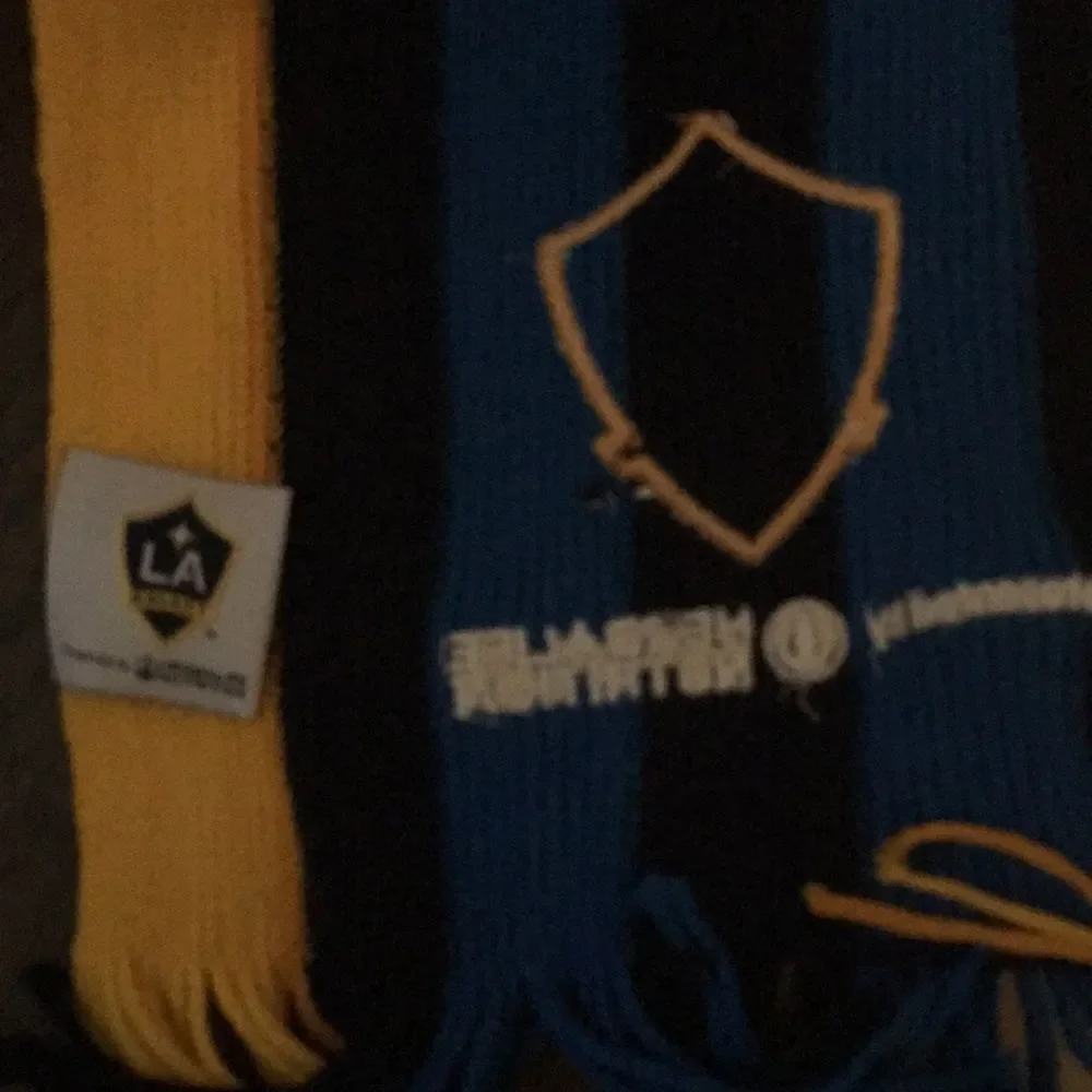 One side LA Galaxy Soccer Team ⚽️ Herbalife Nutrition winter scarf